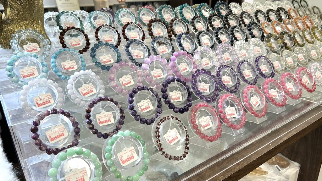 恵比寿店の店内中央に並ぶ大創業祭の限定商品